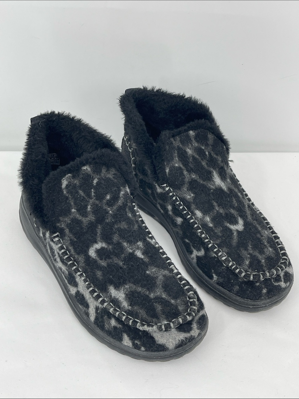 Hey Dude DENNY Women's Black & Gray Leopard Faux-Fur Moccasin Slippers SIZE 8